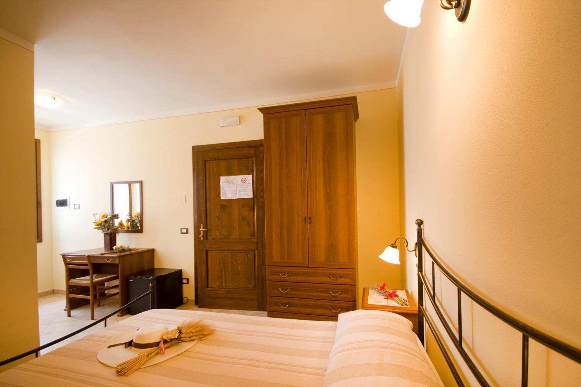 Agriturismo Cascina Roveri モンツァンバーノ エクステリア 写真
