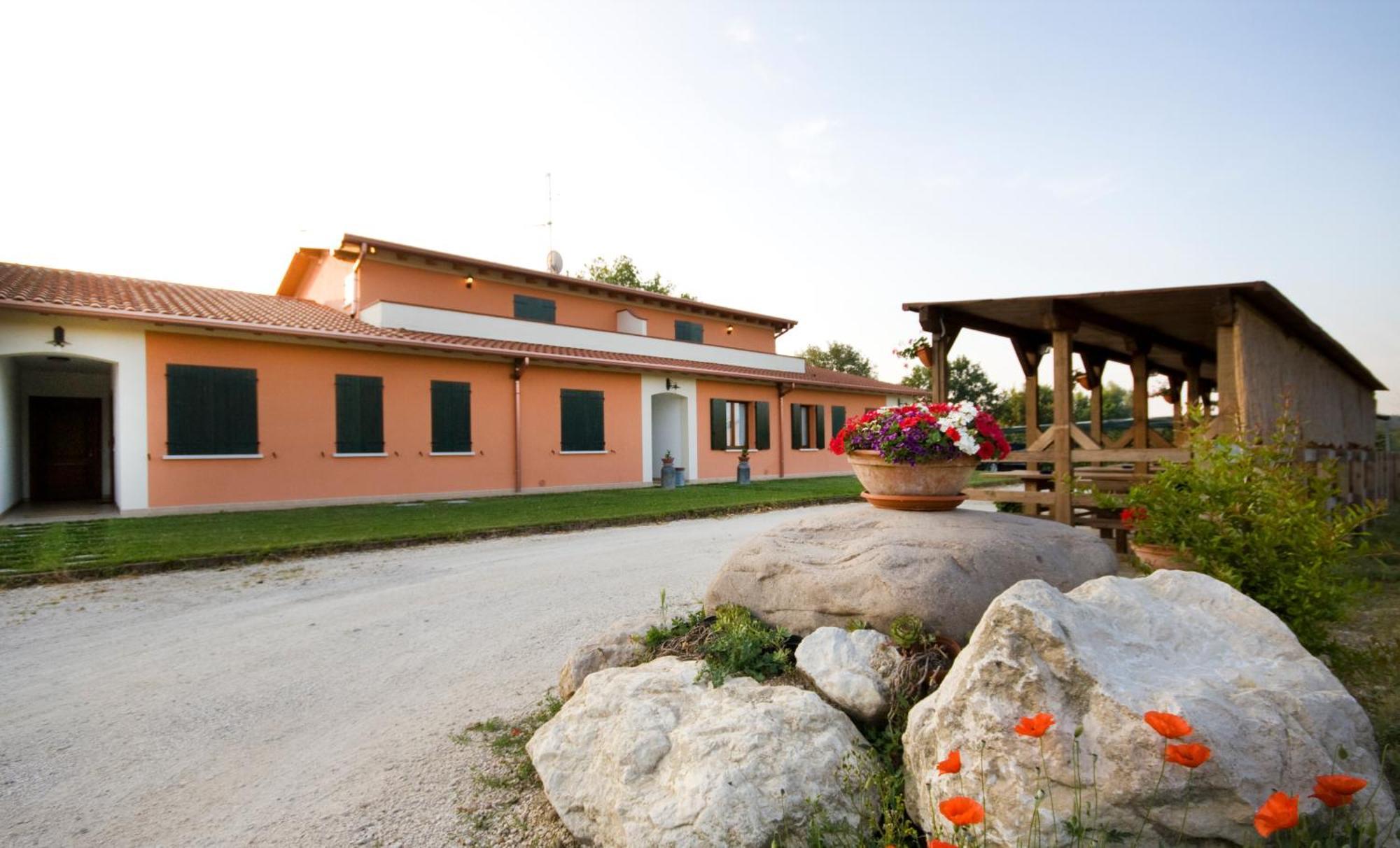 Agriturismo Cascina Roveri モンツァンバーノ エクステリア 写真