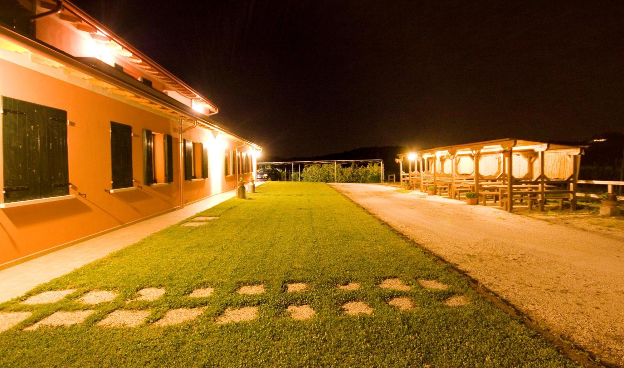 Agriturismo Cascina Roveri モンツァンバーノ エクステリア 写真